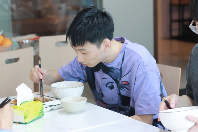 小麒麟相馆：全员晚饭返图