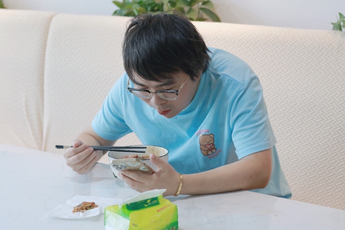 小麒麟相馆：全员晚饭返图
